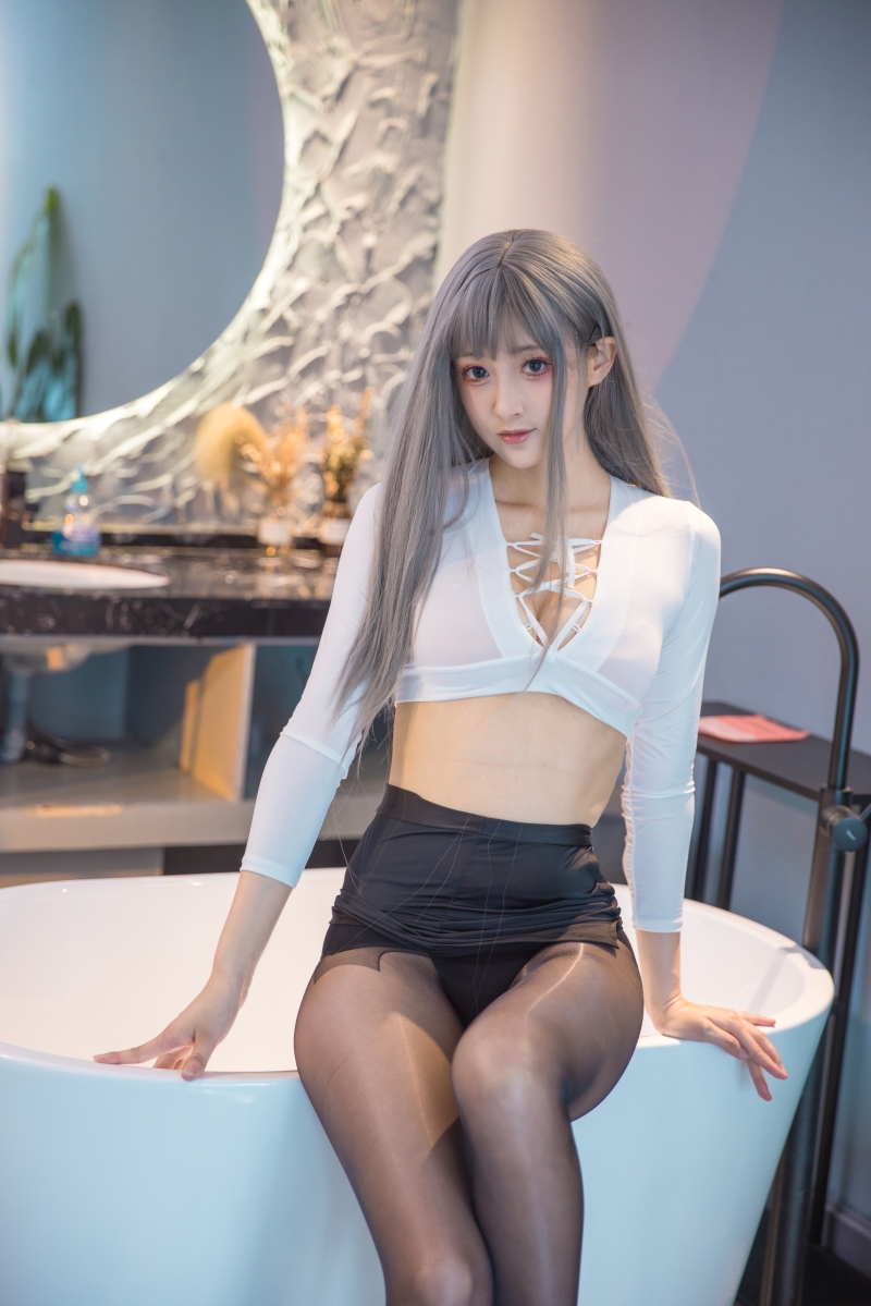 冬马路纱(Luisa_零纱)#浴缸湿身黑丝【23P-425MB】作品图片未删减