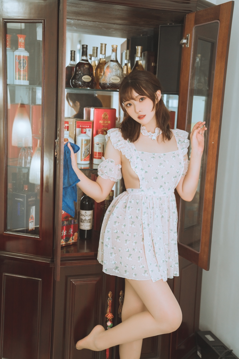 Natsuko夏夏子#碎花围裙【55P-1V-782MB】作品图片未删减