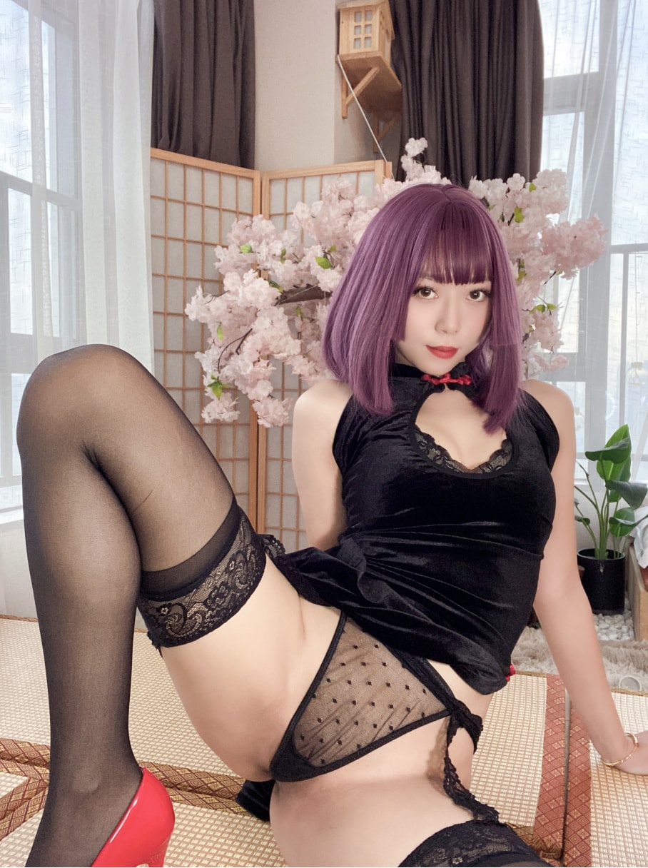 Money冷冷 – 高叉旗袍蕾丝裙视图欣赏