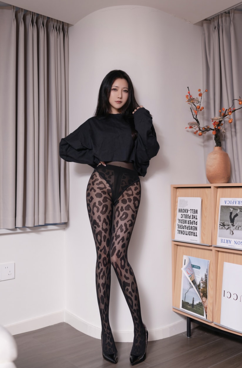 鱼子酱Fish – 杏感的丝cos图片下载