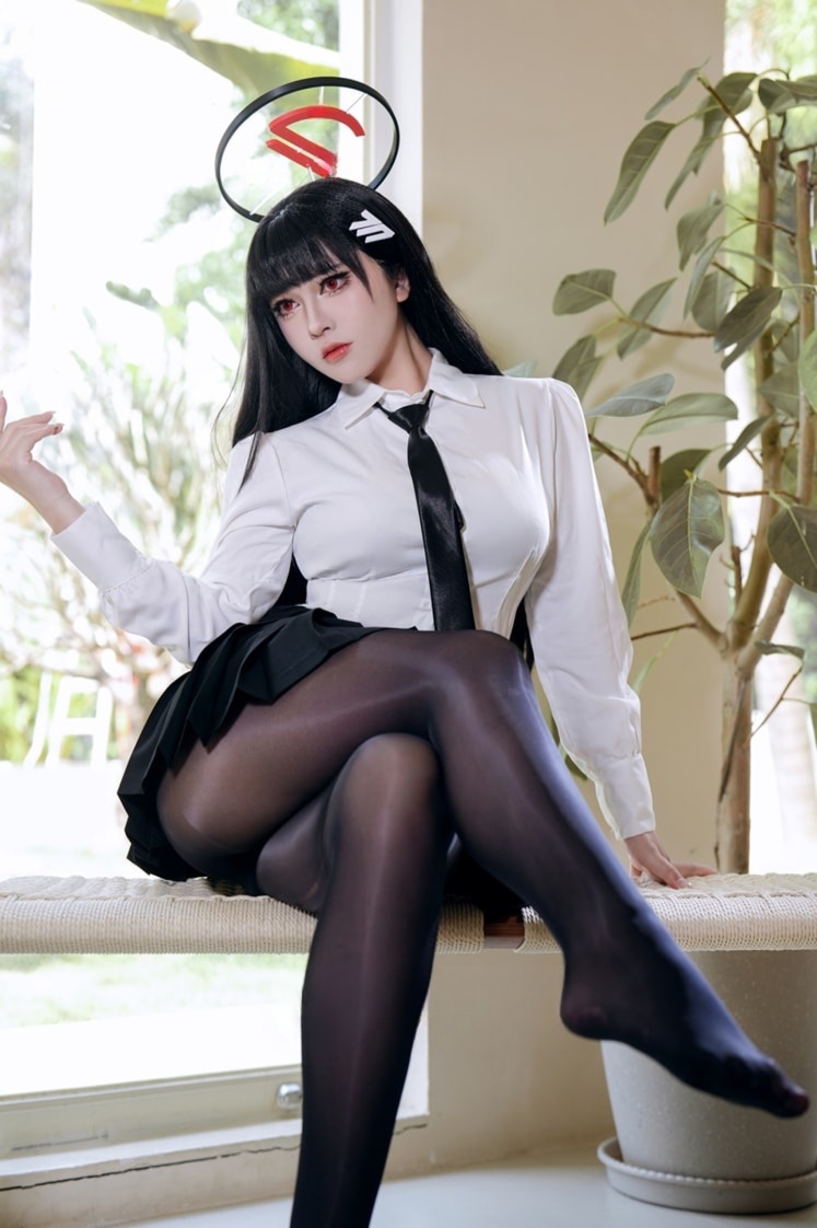 半半子 蔚蓝档案 调月莉音 制服+竞泳作品图片未删减